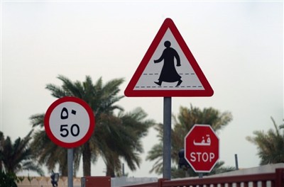 Come adattare i vecchi segnali del traffico e rimuovere i fogli riflettenti: ...