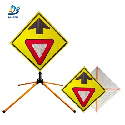 Arrotolare il segnaline traffico overlay di resa gialla